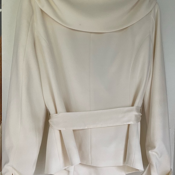 Bring on the season with this elegant Winter white  top! - Picture 3 of 5